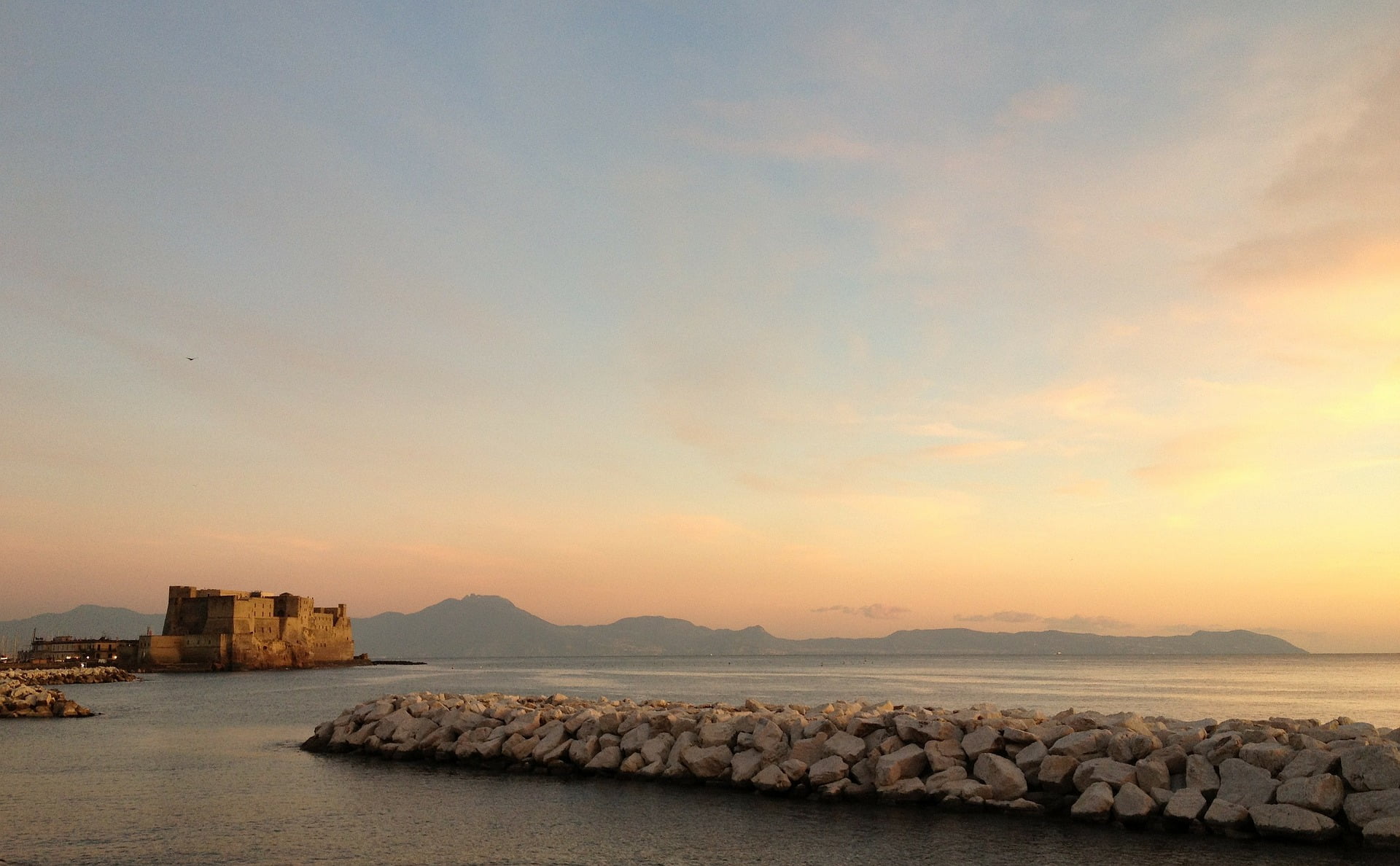 Lungomare Caracciolo in Naples: Sea view with castle