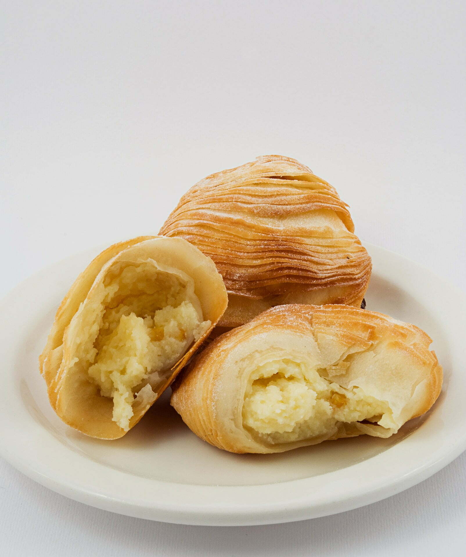 Neapolitan sfogliatelle in a plate