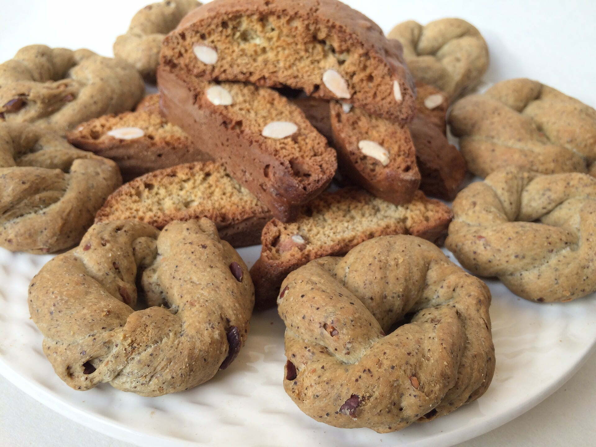 Neapolitan taralli, different types